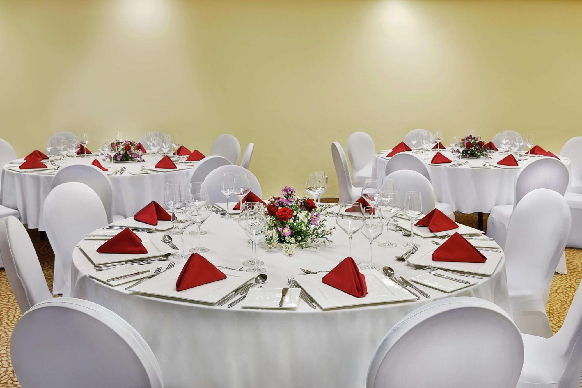Transcorp Hilton Abuja Hotel Buitenkant foto